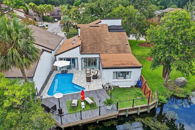 7805 Baymeadows Cir W in Jacksonville, FL - Foto de edificio - Building Photo