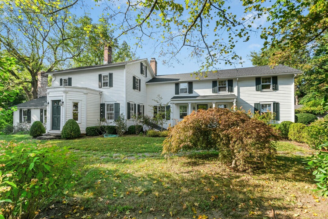 561 Middlesex Rd in Darien, CT - Building Photo