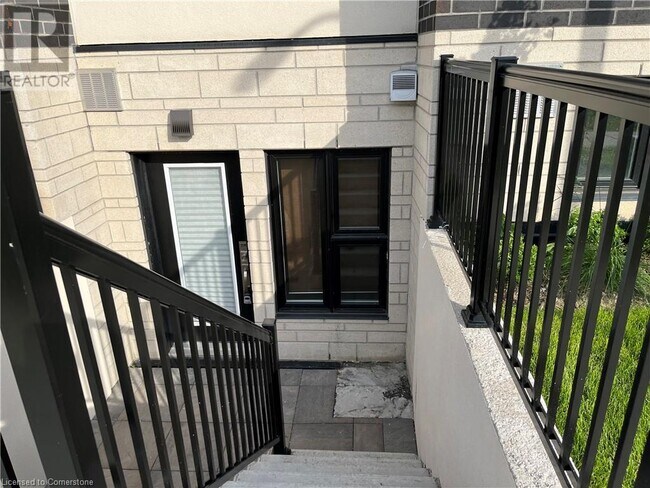 1139 Cooke Blvd. in Burlington, ON - Building Photo - Building Photo