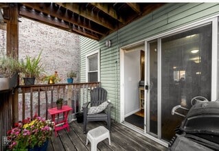 1115 W 18th Pl, Unit 1 in Chicago, IL - Building Photo - Building Photo