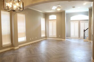 13527 Brookbluff Ln in Houston, TX - Foto de edificio - Building Photo