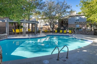 Mountain Village Apartment Homes in El Paso, TX - Foto de edificio - Building Photo