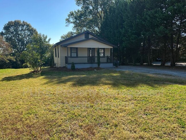 111 Hillcrest Dr in Bessemer City, NC - Building Photo - Building Photo