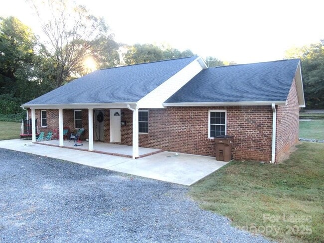 495 S Government St in Lincolnton, NC - Building Photo - Building Photo