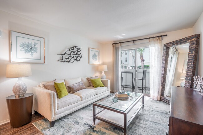 Village by the Sea in Galveston, TX - Foto de edificio - Interior Photo