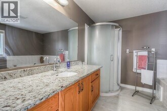 580 Activa Ave in Kitchener, ON - Building Photo - Building Photo