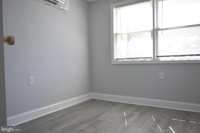 118 E Maple Ave, Unit 2R in Langhorne, PA - Foto de edificio - Building Photo