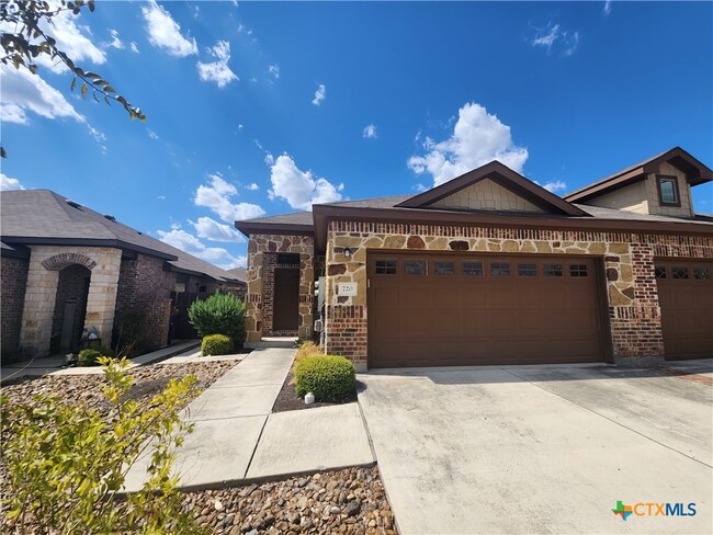 property at 720 Creekside Cir