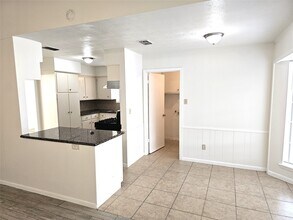 11427 Kirkmeadow Dr in Houston, TX - Foto de edificio - Building Photo