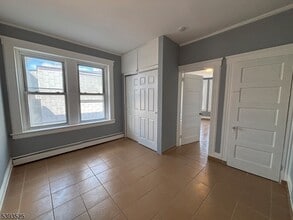 514 E Jersey St in Elizabeth, NJ - Building Photo - Building Photo