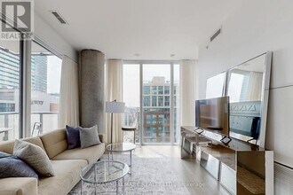 101-1101 Peter St in Toronto, ON - Building Photo - Building Photo