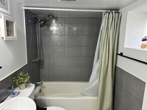 104 Cambridge St in Stratford, CT - Building Photo - Building Photo