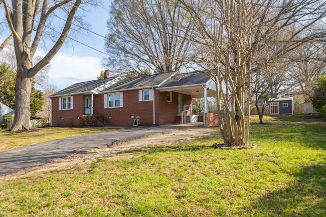 3327 Emory Dr in Winston-Salem, NC - Building Photo - Building Photo