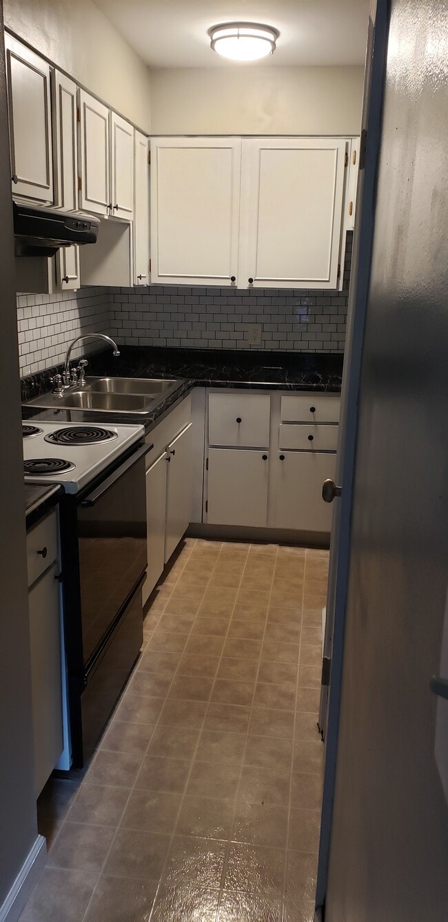 property at 128 Jamestown Ct