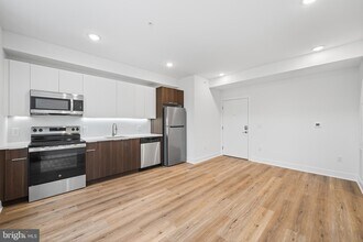 4324 Lancaster Ave, Unit 200 in Philadelphia, PA - Foto de edificio - Building Photo