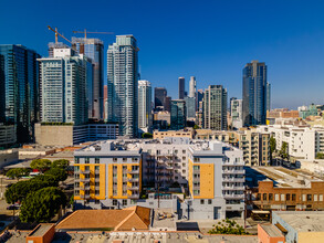 Onyx in Los Angeles, CA - Foto de edificio - Building Photo