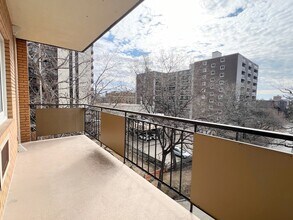 Wilmot Park Plaza in Winnipeg, MB - Building Photo - Building Photo