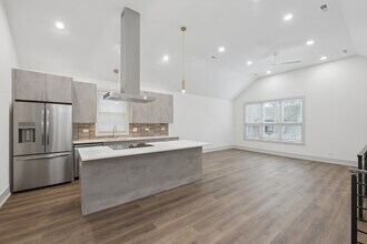 2719 W St Georges Ct in Chicago, IL - Building Photo - Building Photo