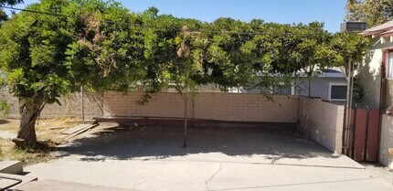 2207 Edwards Ave in Bakersfield, CA - Building Photo - Building Photo