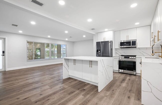 2298 NE 4th Ave in Boca Raton, FL - Building Photo - Building Photo