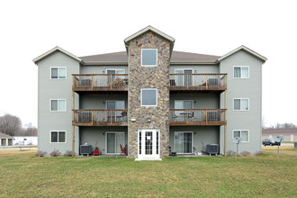 Kinsale Condominiums in Waterloo, IA - Foto de edificio - Building Photo