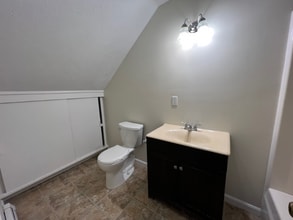 891 Mammoth Rd in Manchester, NH - Foto de edificio - Building Photo