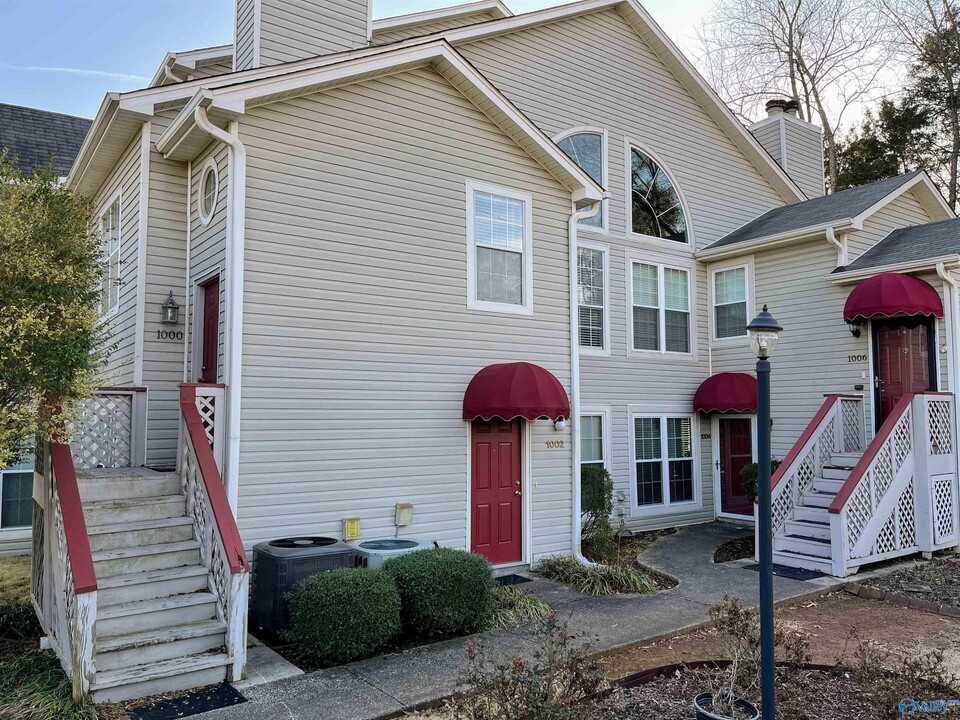 1002 Stones Throw Dr NW in Huntsville, AL - Building Photo