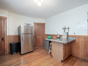 54 Upland Rd, Unit 2 in Somerville, MA - Foto de edificio - Building Photo