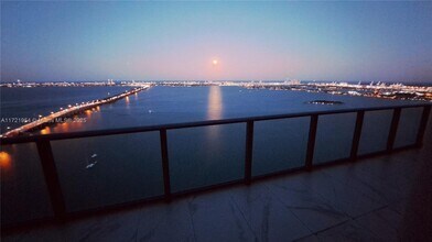 3131 NE 7th Ave in Miami, FL - Building Photo - Building Photo