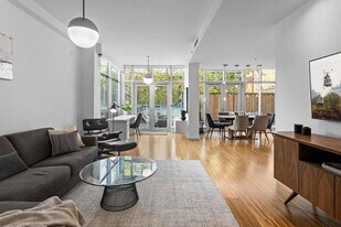 36 Water St in Vancouver, BC - Building Photo