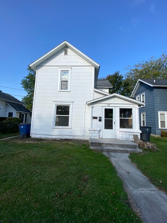 450 S Grove St in Bowling Green, OH - Building Photo