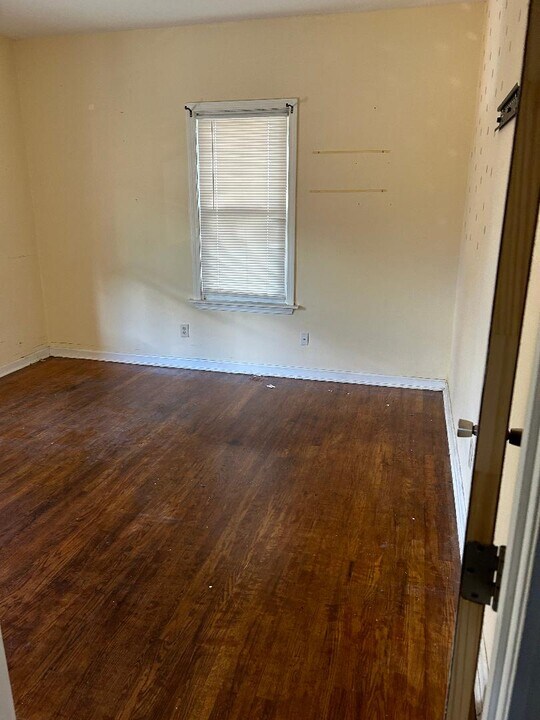 549 4th St, Unit #2 second floor in Fall River, MA - Building Photo