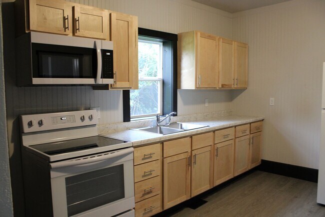 317 E 10th St S in Ladysmith, WI - Building Photo - Building Photo