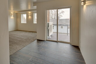 224 SE Vine Ln in Bend, OR - Foto de edificio - Building Photo