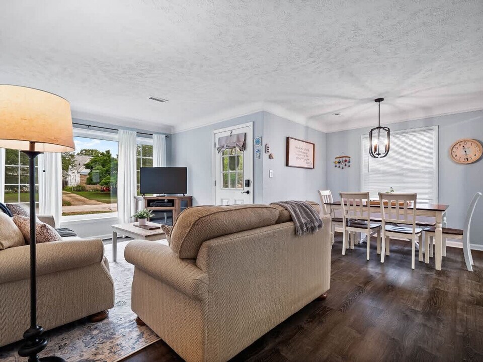 6771 Greenleaf Ave, Unit SI ID1496046P in Parma Heights, OH - Foto de edificio