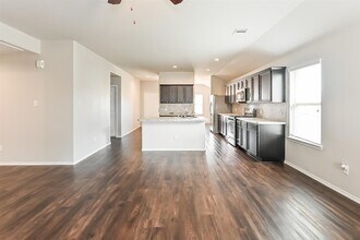 14005 Lake Cres Dr in Conroe, TX - Building Photo - Building Photo