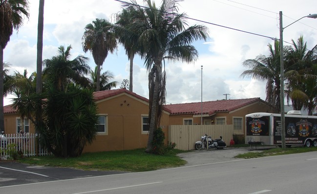 1618 N Dixie Hwy in Hollywood, FL - Foto de edificio - Building Photo