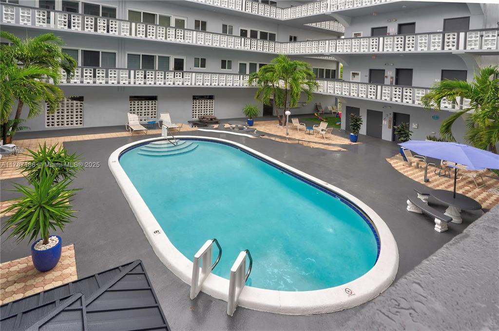 1818 Rodman St, Unit 2E in Hollywood, FL - Building Photo