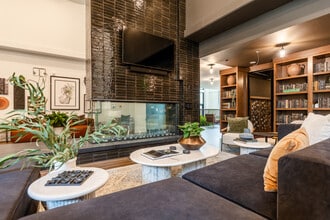 NOVEL Scott's Addition by Crescent Communities in Richmond, VA - Foto de edificio - Building Photo