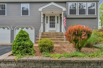 4 Yorkshire Dr in Jackson Township, NJ - Building Photo - Building Photo