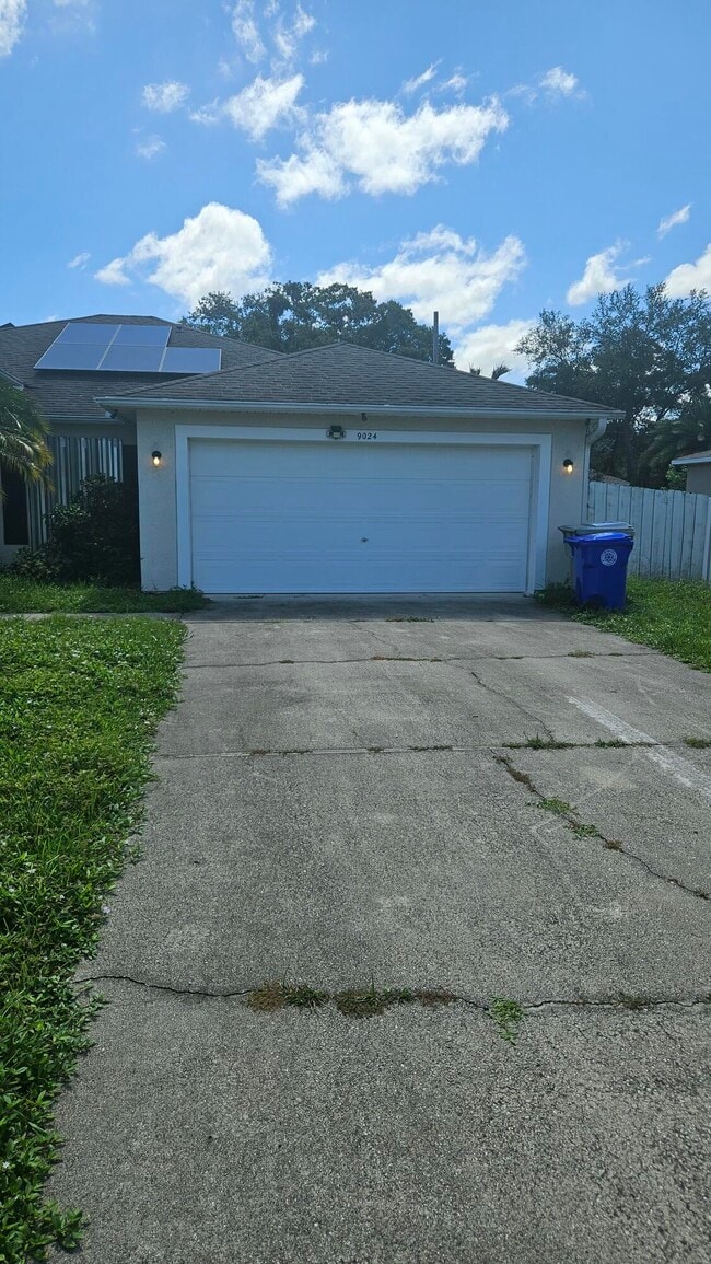 9024 100th Ct in Vero Beach, FL - Building Photo - Building Photo