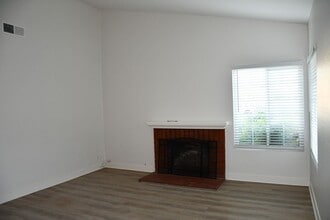 1271 N Mosswood Dr in Anaheim, CA - Building Photo - Building Photo