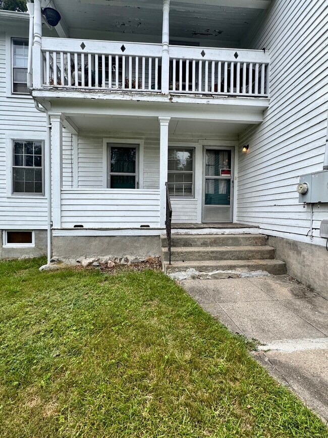 111 Rockwell St-Unit -1st Floor in Winchester, CT - Building Photo - Building Photo