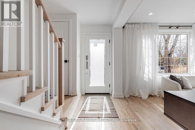 248 Sandringham Dr. in Toronto, ON - Building Photo - Building Photo