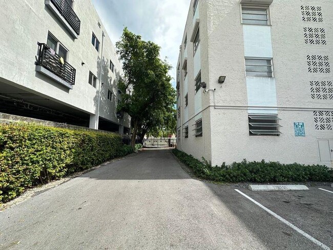 1337 NW 1st St in Miami, FL - Building Photo - Building Photo