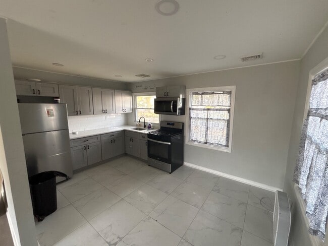 property at 6 Spindletop Ln