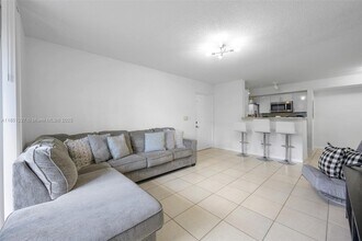 655 SW 111th Way in Pembroke Pines, FL - Building Photo - Building Photo