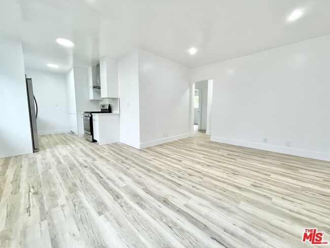 634 Flower St in Los Angeles, CA - Building Photo - Building Photo