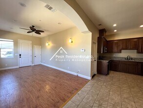 7660 Lisa Ann Ct in Sacramento, CA - Building Photo - Building Photo