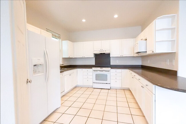 40 Kuinehe Pl in Makawao, HI - Building Photo - Building Photo